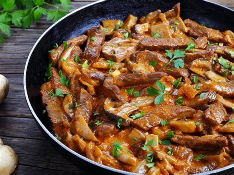 Veal Stew With Sour Cream And Mushrooms Recipe | CDKitchen.com