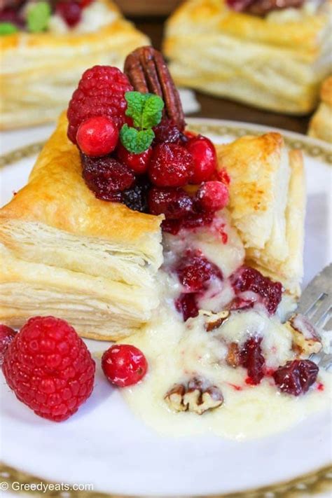 Cranberry brie puff pastry baked