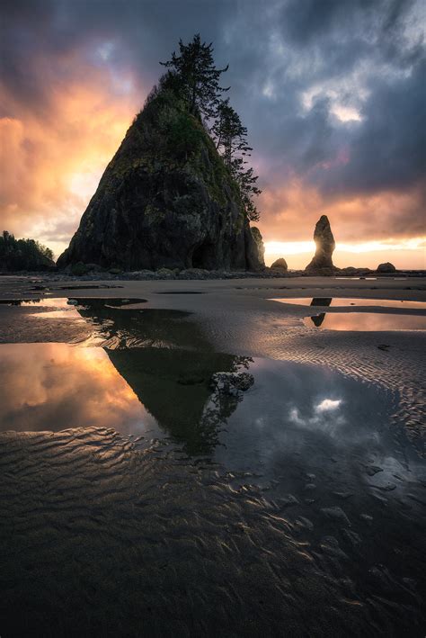 Shi Shi Beach view of Point of Arches Sea Stack | Explorest