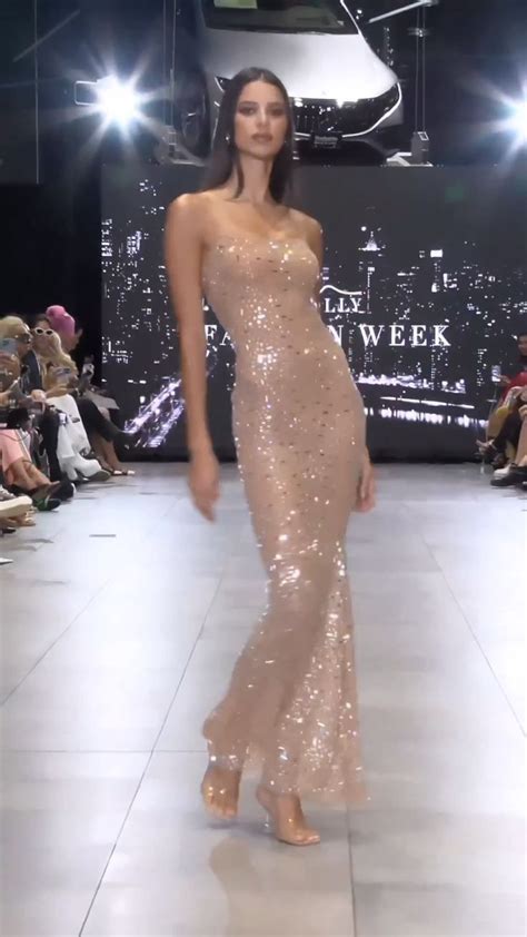 dress runway [Video] | Fancy short dresses, Classy prom dresses, Glam ...