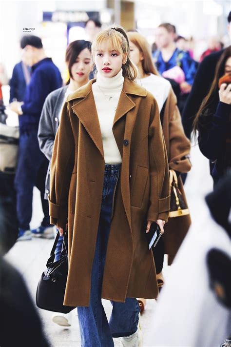 10+ Of BLACKPINK Lisa's Most Iconic Airport Outfits - Koreaboo