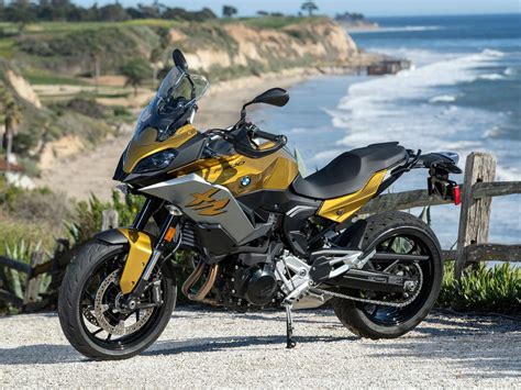 2020 BMW F 900 XR Review MC Commute | Motorcyclist