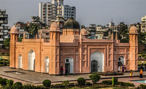 Structurae [en]: Lalbagh Fort