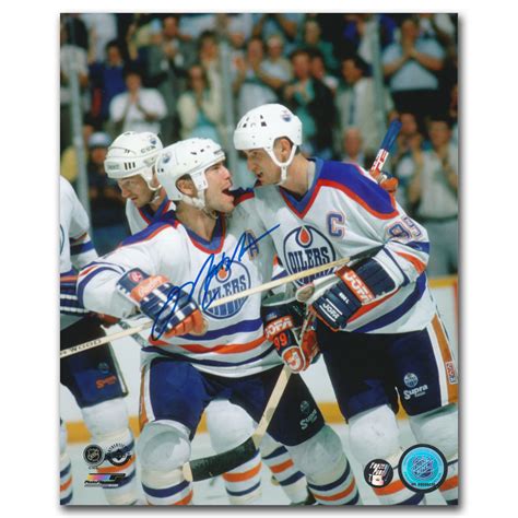 Mark Messier Autographed Edmonton Oilers 8X10 photo - NHL Auctions