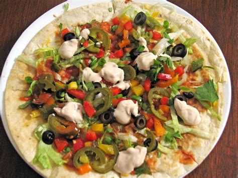 Mexican Refried Bean Pizza {A Meatless Monday Recipe