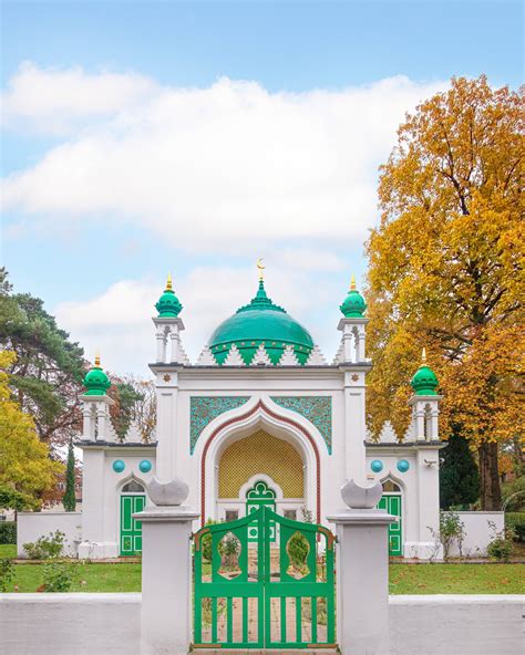 Shah Jahan Mosque | Accidentally Wes Anderson