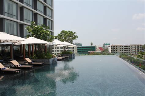 Review: Crowne Plaza Vientiane, Laos - Live and Let's Fly