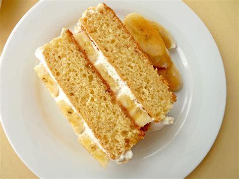 :pastry studio: Banana Cream Cake with Cinnamon Caramel Syrup