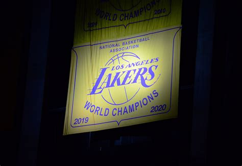 Lakers banner: See photos from the Lakers’ championship banner ceremony