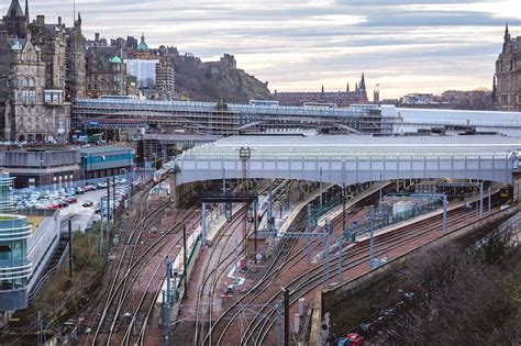 Edinburgh Waverley Train Station - Visit One of the Busiest Terminals ...