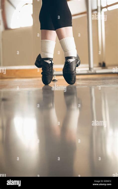 Irish dancer performing tip toe Stock Photo - Alamy