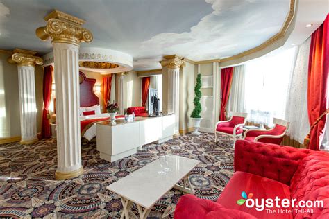 Fantasyland Hotel & Resort - The Igloo Themed Family Room at the ...