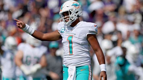 WATCH: Mirrored Dolphins Highlights That Make Tua Tagovailoa A Righty