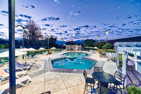 Ramada by Wyndham Penticton Hotel & Suites | Penticton, BC Hotels