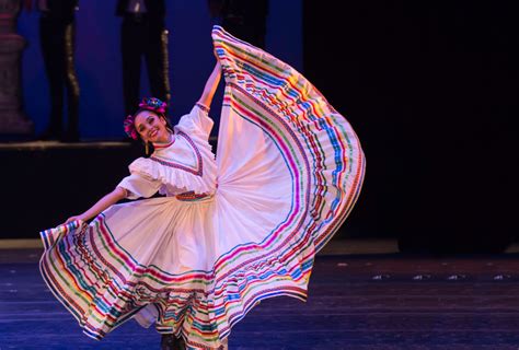 Amalia Hernández y la historia del Ballet Folklórico de México - Alto Nivel