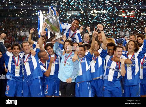 Fc porto players celebrates with the uefa champions league trophy hi ...