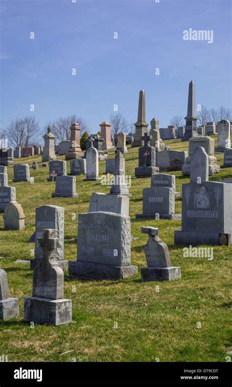 Burial hill cemetery hi-res stock photography and images - Alamy