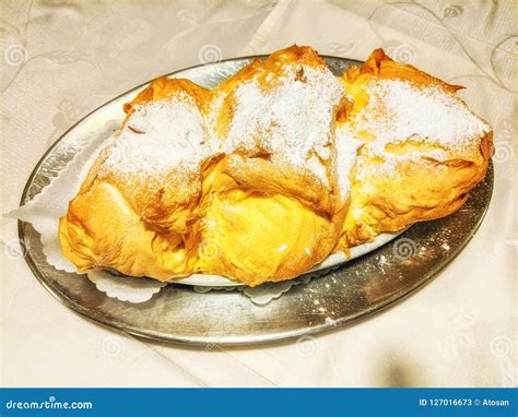 Salzburger Nockerl Austrian Speciality Stock Image - Image of icing, meal: 127016673