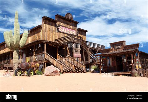 Cowboy Town – Old Wild West desert cowboy town with cactus and saloon in black and white Stock ...