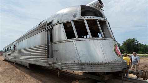 Mark Twain Zephyr train restored by Wisconsin Great Northern Railroad