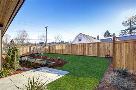 Building a Fence? Here's 7 Reasons You Should Leave it to the Pros