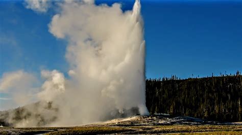 Old Faithful Geyser Eruption - 4K - YouTube