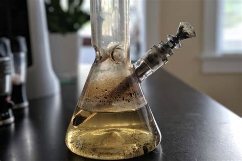 How to Clean Your Bong Without Isopropyl Alcohol - Legalize it. We Think So