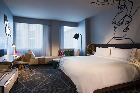 Luxury Hotels Downtown Montreal, Canada | Renaissance Montreal Downtown Hotel