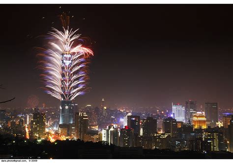 Taipei 101 fireworks at NY2010 台北跨年煙火 | Season greeting from… | Flickr