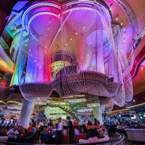 The Chandelier Bar. (Photo courtesy The Cosmopolitan of Las Vegas) Las Vegas Trip Planning, Las ...