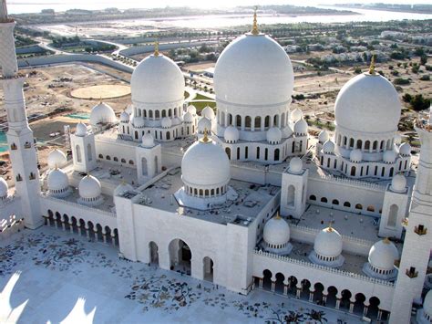 Şeyh Zayed Camii / Yusef Abdelki (2007) - Arkitektuel