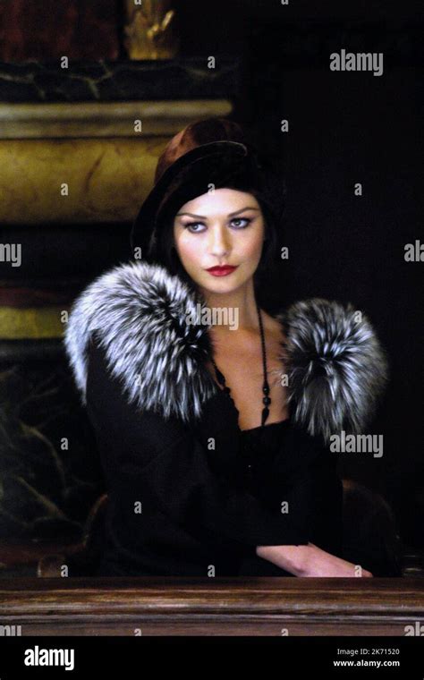 CATHERINE ZETA-JONES, CHICAGO, 2002 Stock Photo - Alamy