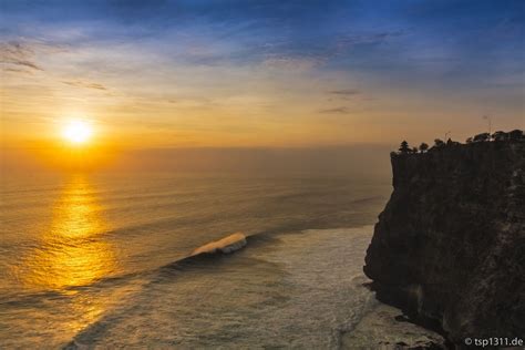 Uluwatu Sunset by Thomas Spinner / 500px | Sunset, Uluwatu, Thomas