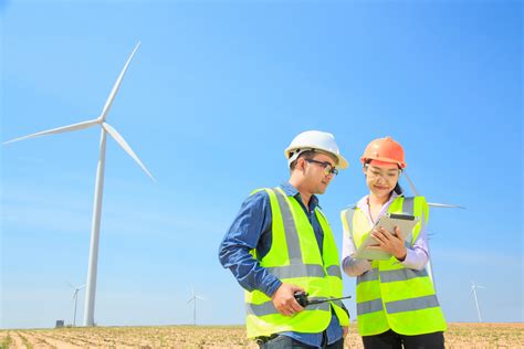 How to Become a Wind Turbine Technician | SkillPointe