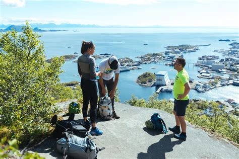 Hike to Fløya and Djevelporten (590 m) | Hiking | Svolvær | Norway