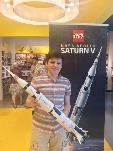 Lego Technic Ideas To Build : Lego Saturn Rocket Apollo Nasa Designers Scale Holding Designer ...