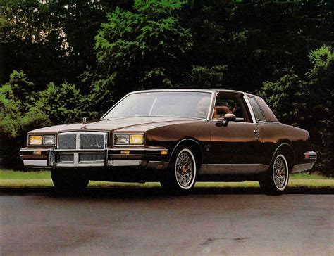 1982 Pontiac Grand Prix - Information and photos - MOMENTcar