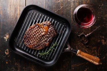 How to Cook a Steak on the Stove Top Without Oil | livestrong