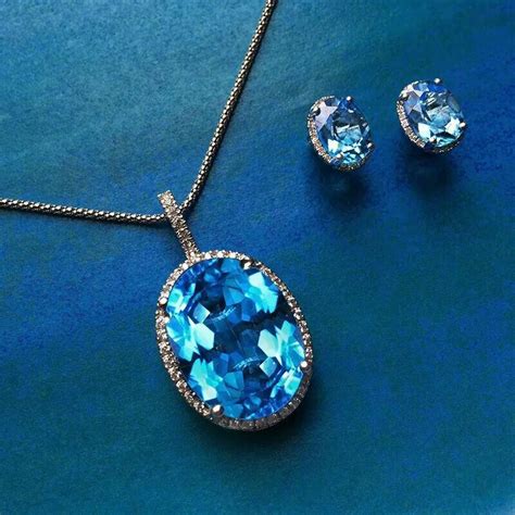 Pretty | Blue diamond necklace, Mineral jewelry, Pretty jewellery