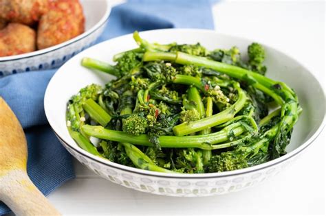 Sautéed Rapini Recipe (broccoli rabe) - The Delicious Spoon