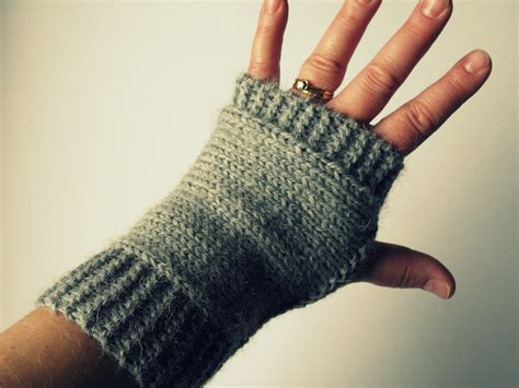 eclectic me: Easy Fingerless Mitts....