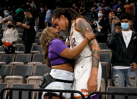 Sports World Reacts To Heartbreaking Brittney Griner Family News - The Spun