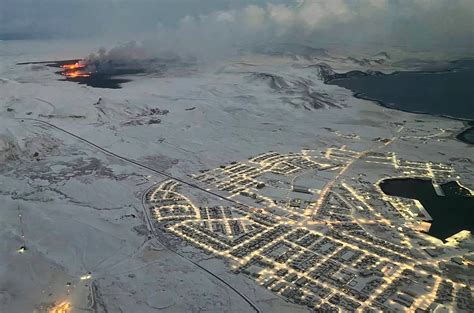 Nova erupção vulcânica perto do porto islandês de Grindavik - Expresso