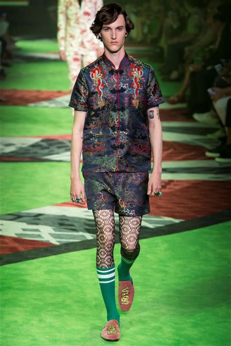 Sfilata Moda Uomo Gucci Milano - Primavera Estate 2017 - Vogue | Fashion, Gucci menswear, Gucci ...