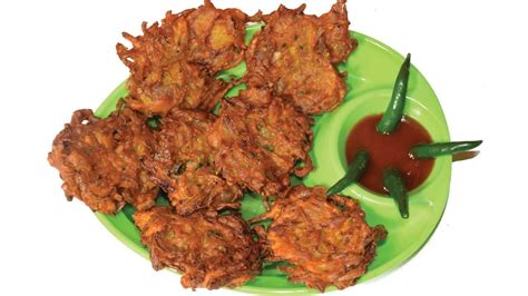 Piyaji Recipe - How To Make Bengali Style Onion Pakoda | Recipes, Onion pakoda, Snack recipes