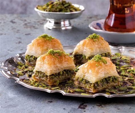 Buy Baklava with Pistachio, Hafiz Mustafa - Grand Bazaar Istanbul Online Shopping