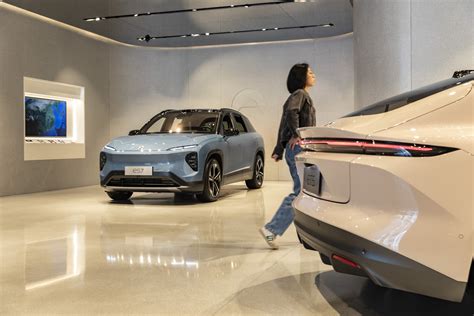 Chinese EV Maker Nio Reports Quarterly Loss, Slimmer Margin - Bloomberg