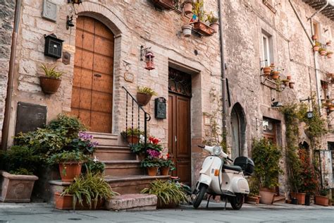 Assisi, Italy: 8 Top Attractions + Facts about This World Heritage Town