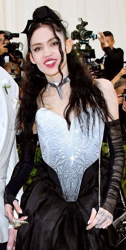 Grimes @ MET gala 2018 | Met gala, Goth prom, Alt girl aesthetic