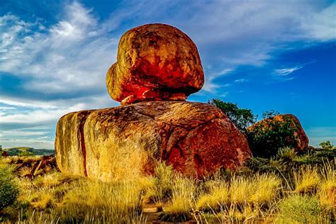 Devils Marbles - the eggs of the mythical Rainbow Serpent | Aussie Mob